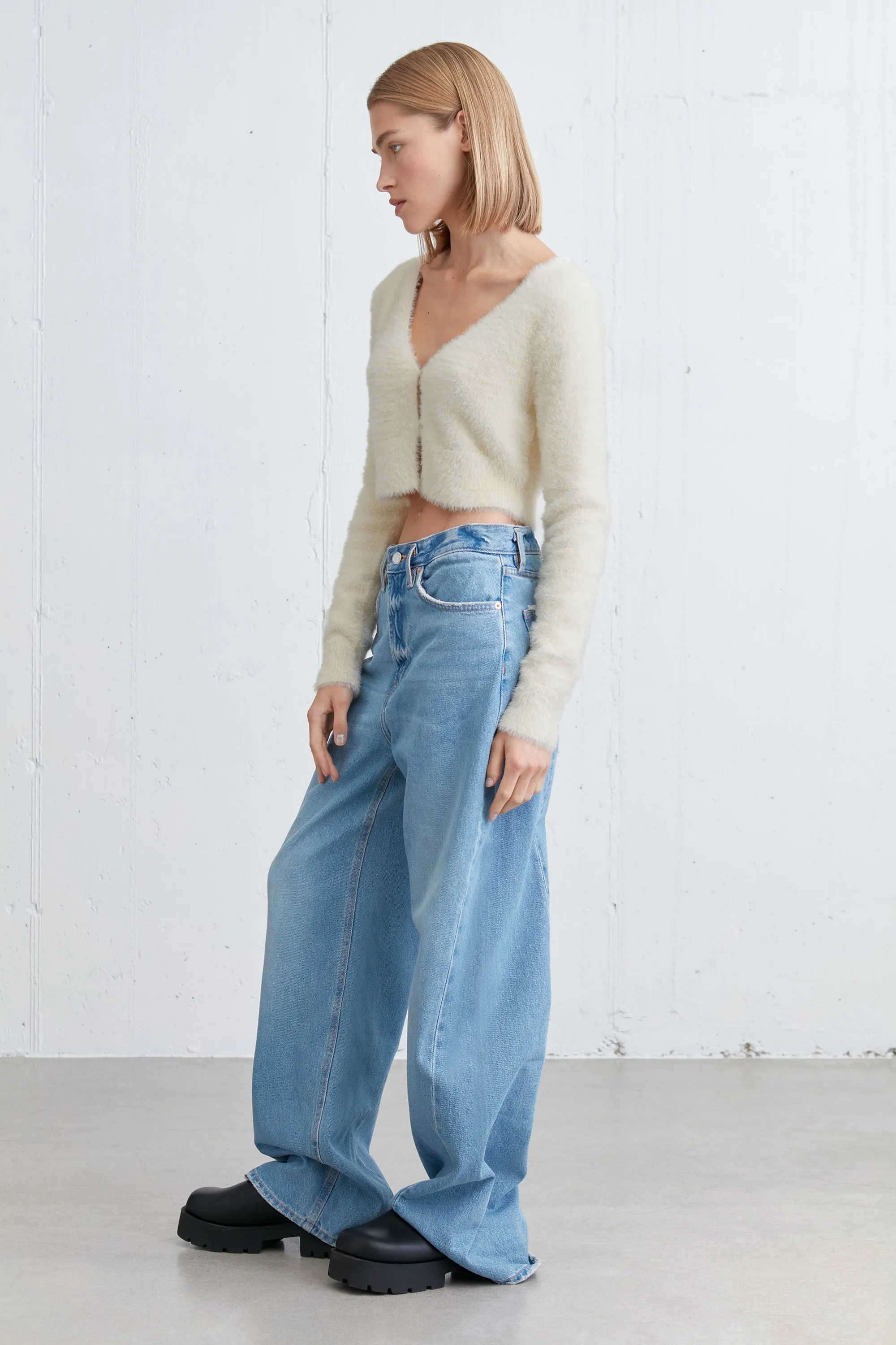 CROPPED FUZZY CARDIGAN